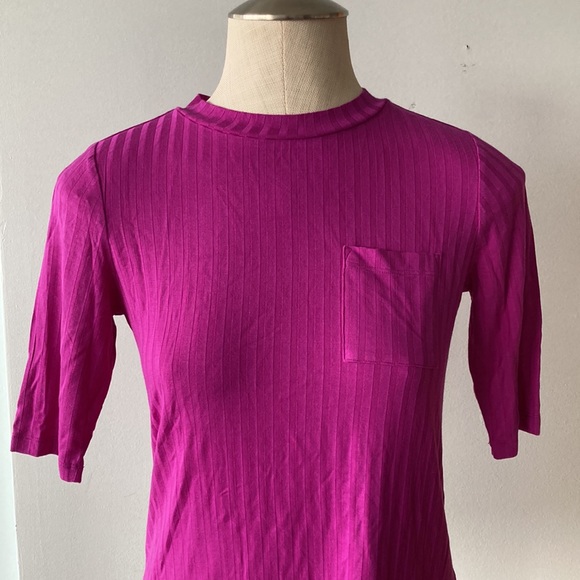 Banana Republic small fuchsia top NWT - Picture 2 of 7